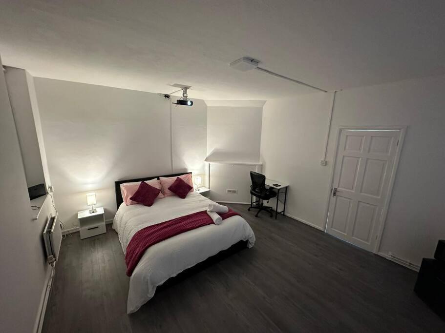 Super Double Bedroom Zone 1 London Exterior photo